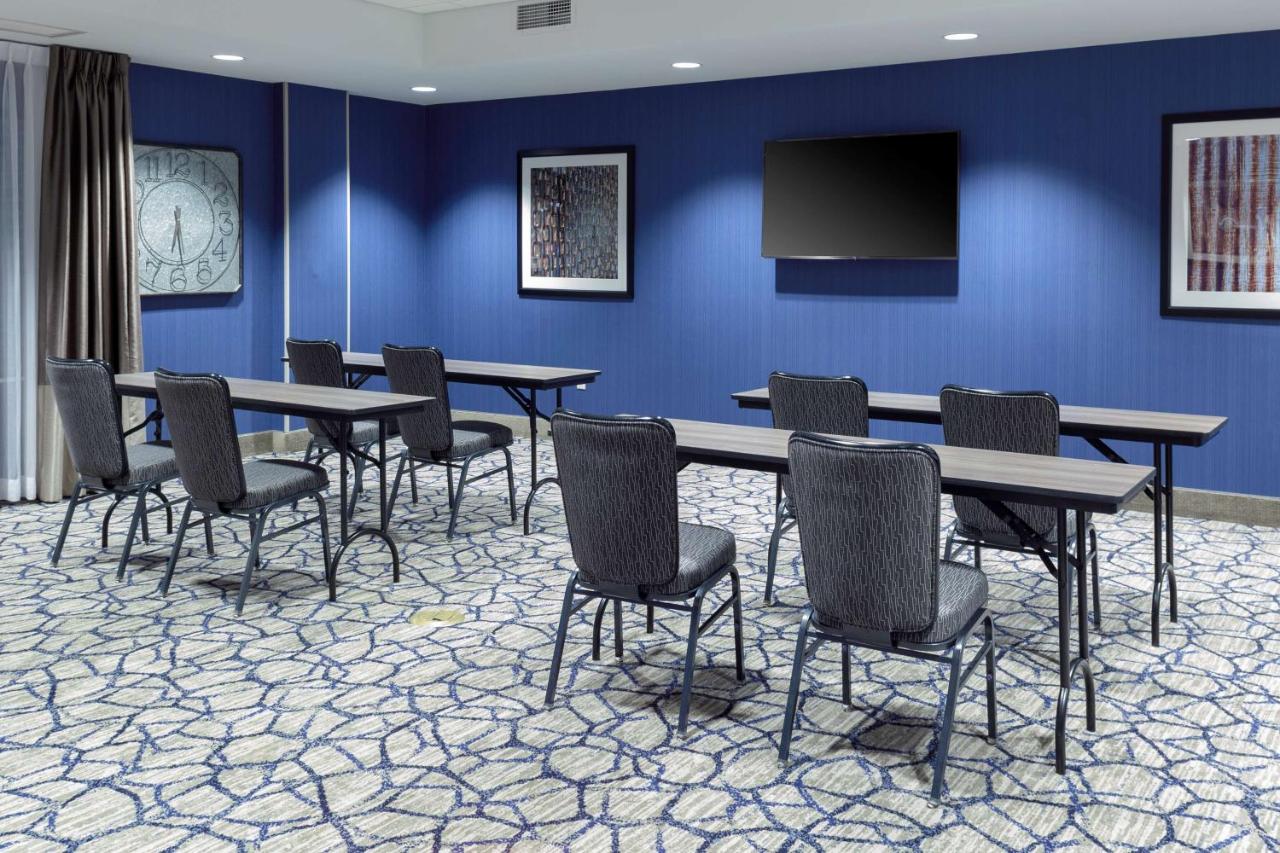  | Hampton Inn & Suites Overland Park South