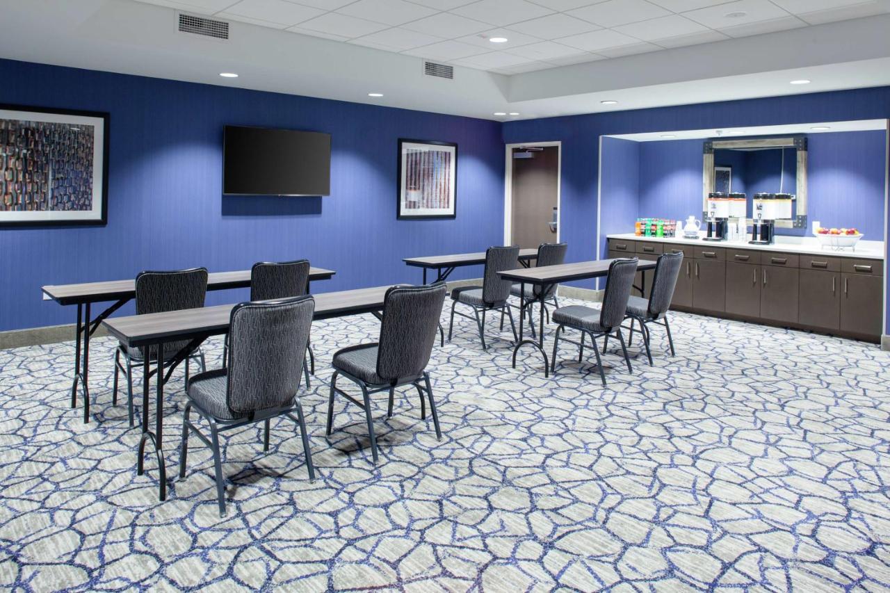  | Hampton Inn & Suites Overland Park South