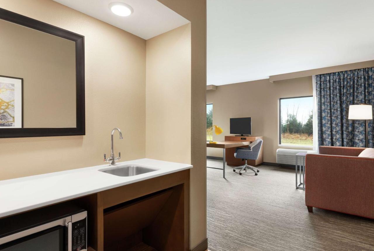  | Hampton Inn & Suites Overland Park South