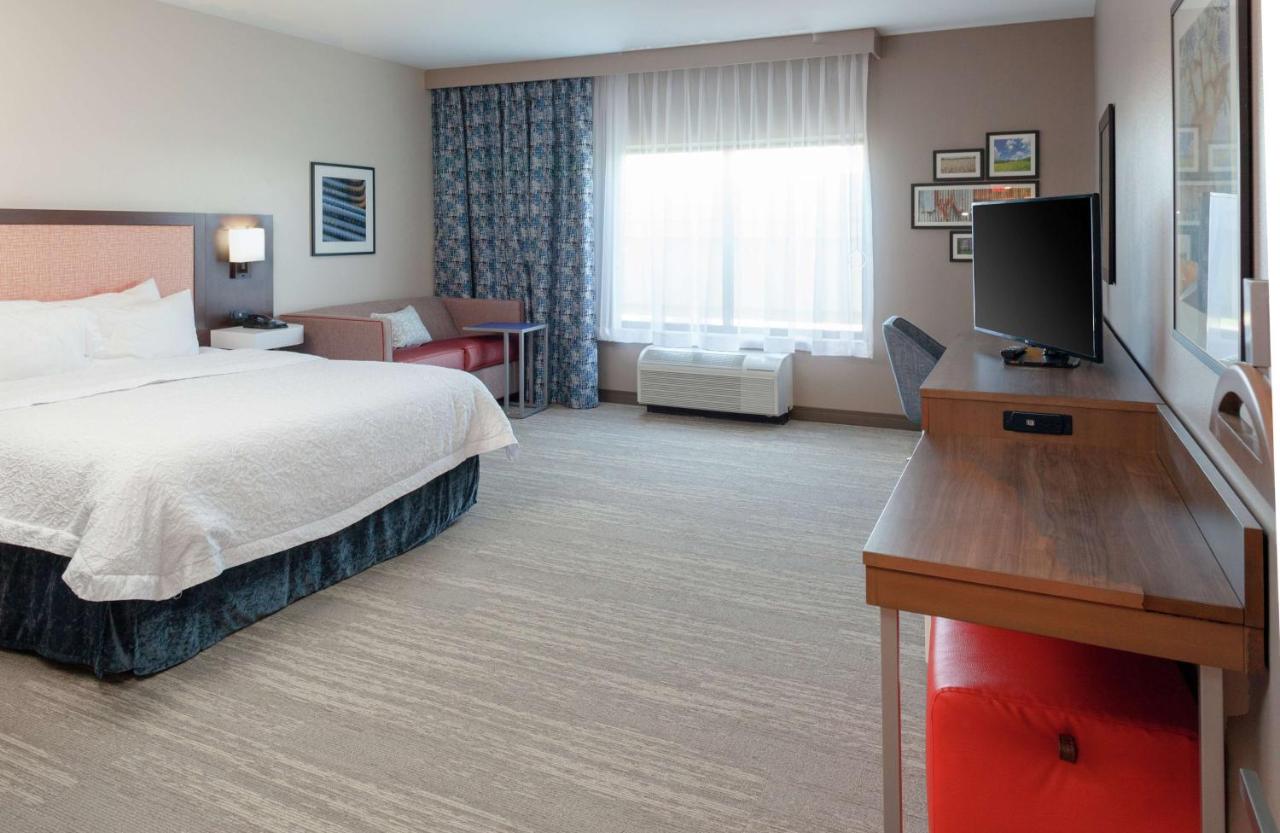  | Hampton Inn & Suites Overland Park South