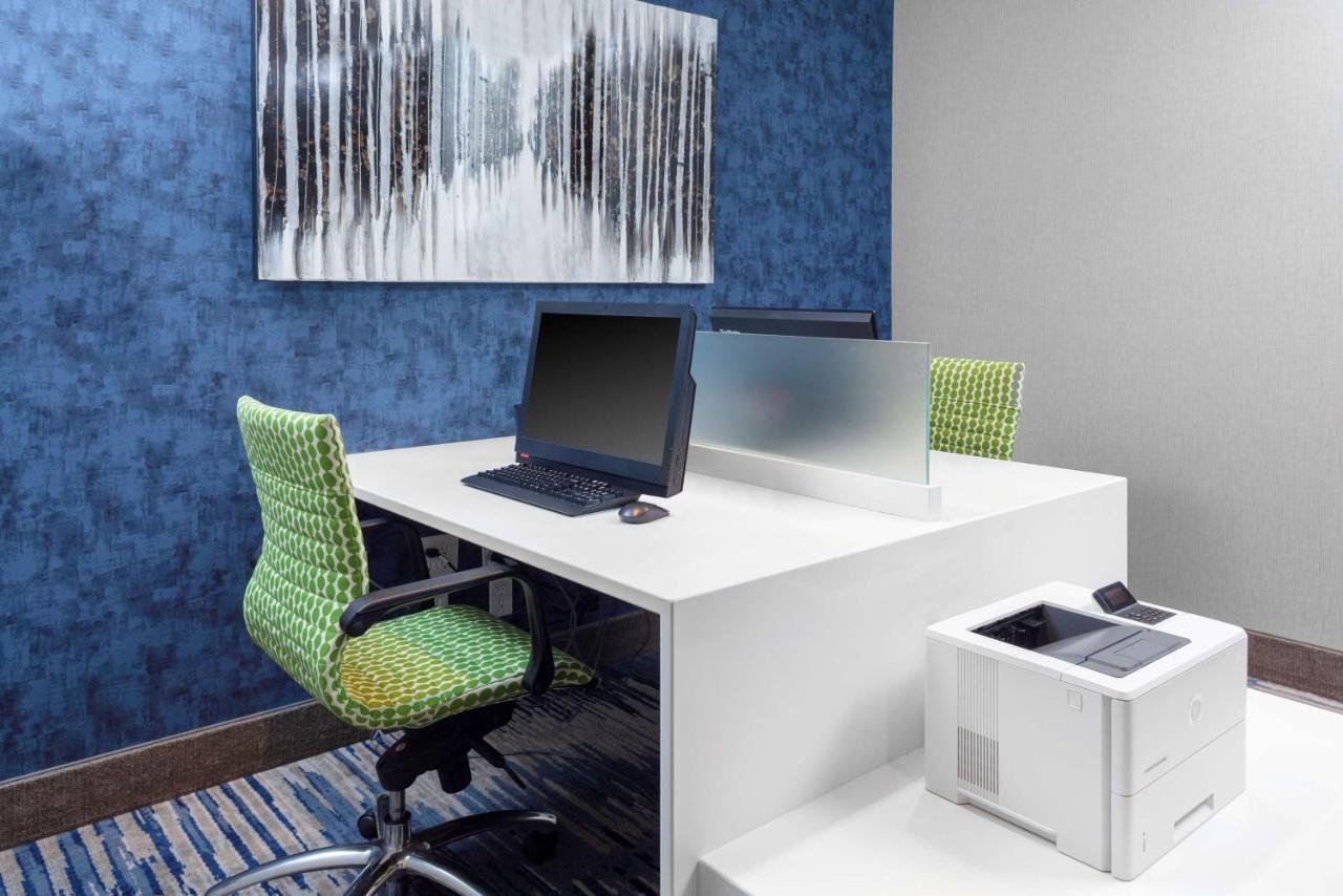  | Hampton Inn & Suites Overland Park South