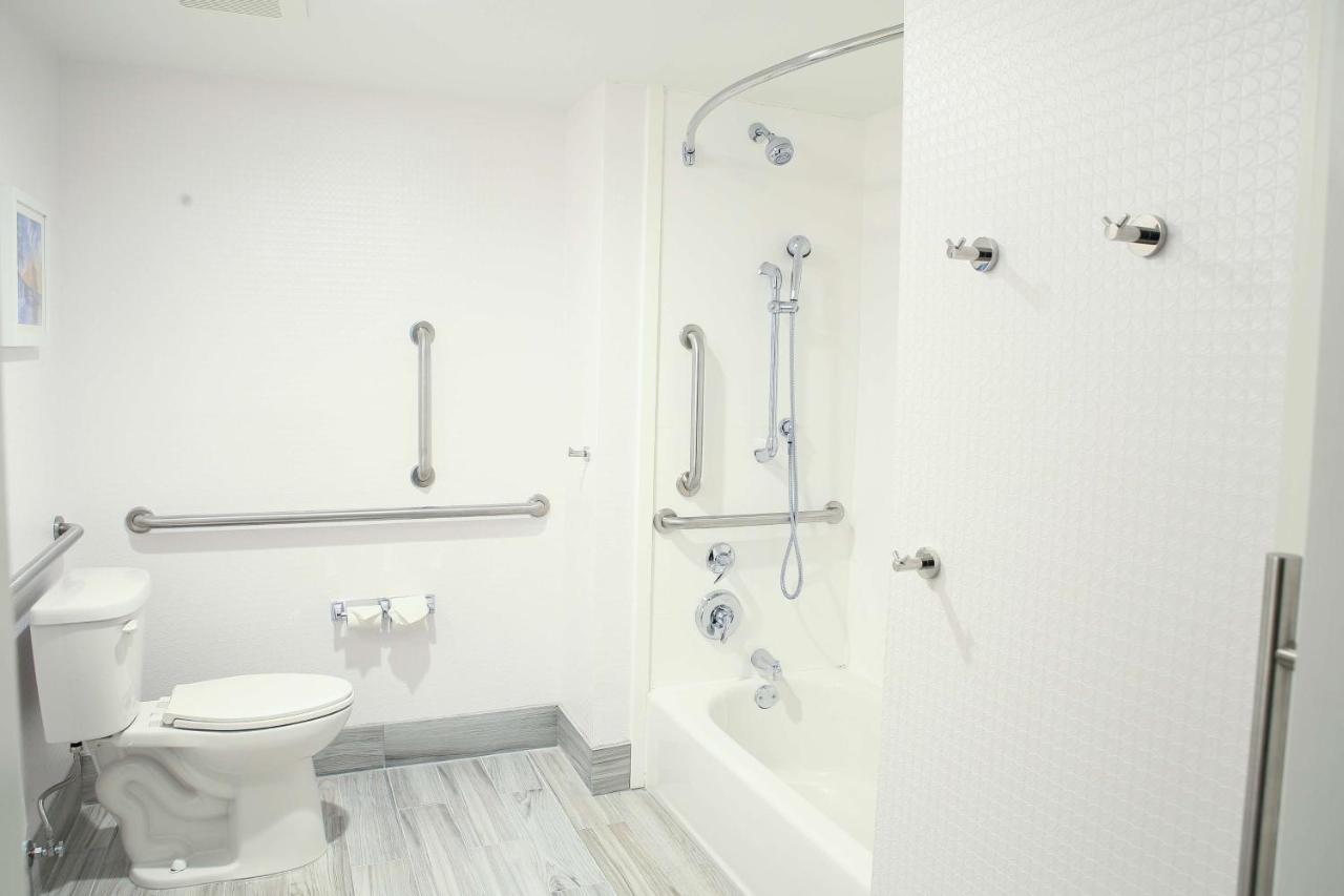 | Hampton Inn & Suites Mount Laurel/Moorestown