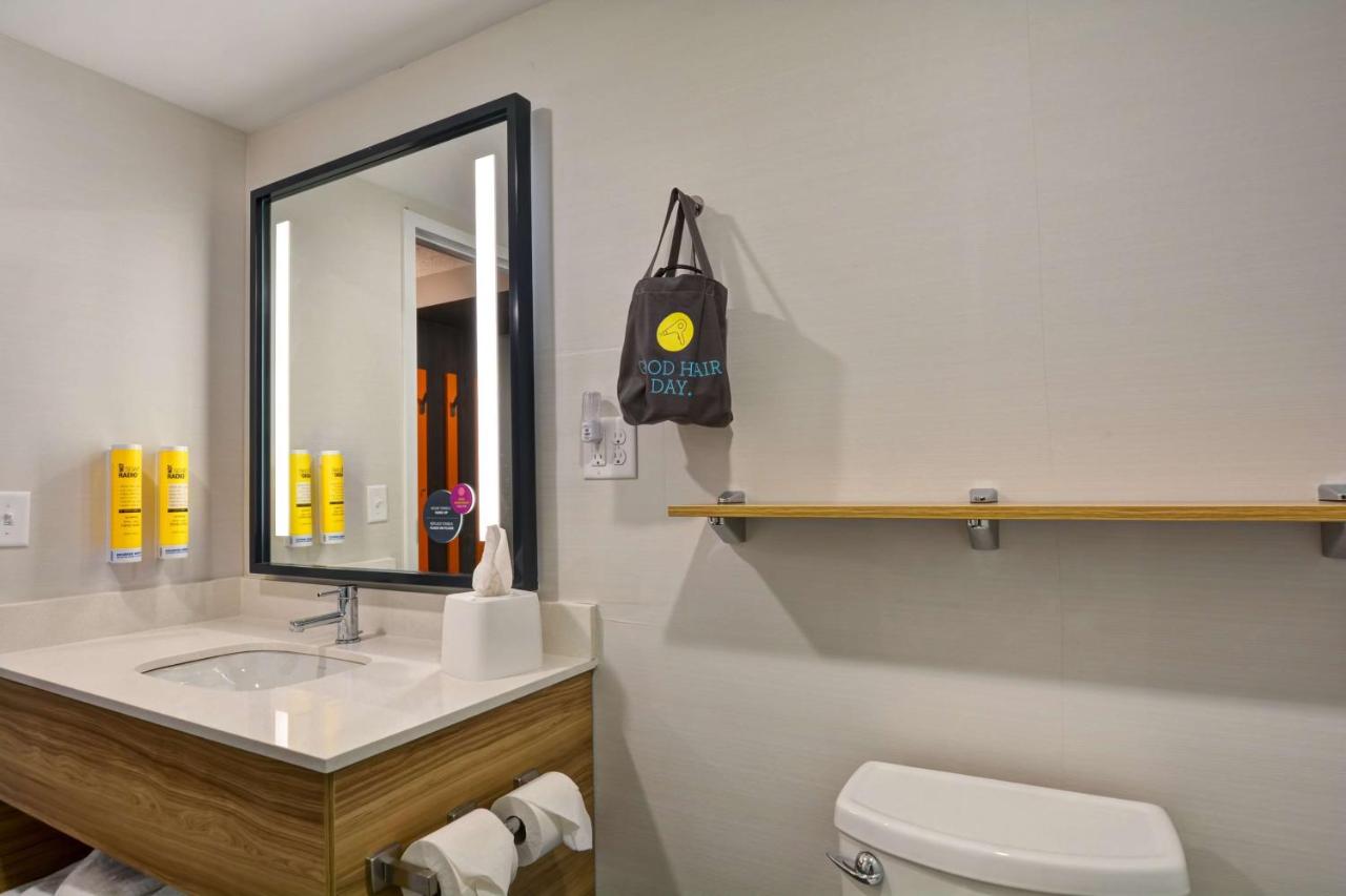 King Room at Tru By Hilton Syracuse North Airport Area