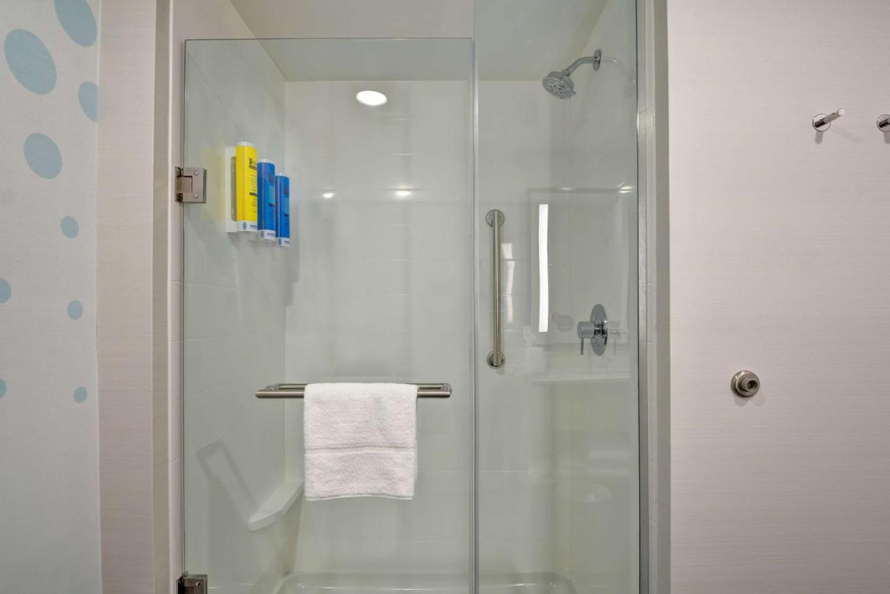 King Room - Hearing Accessible at Tru By Hilton Syracuse North Airport Area