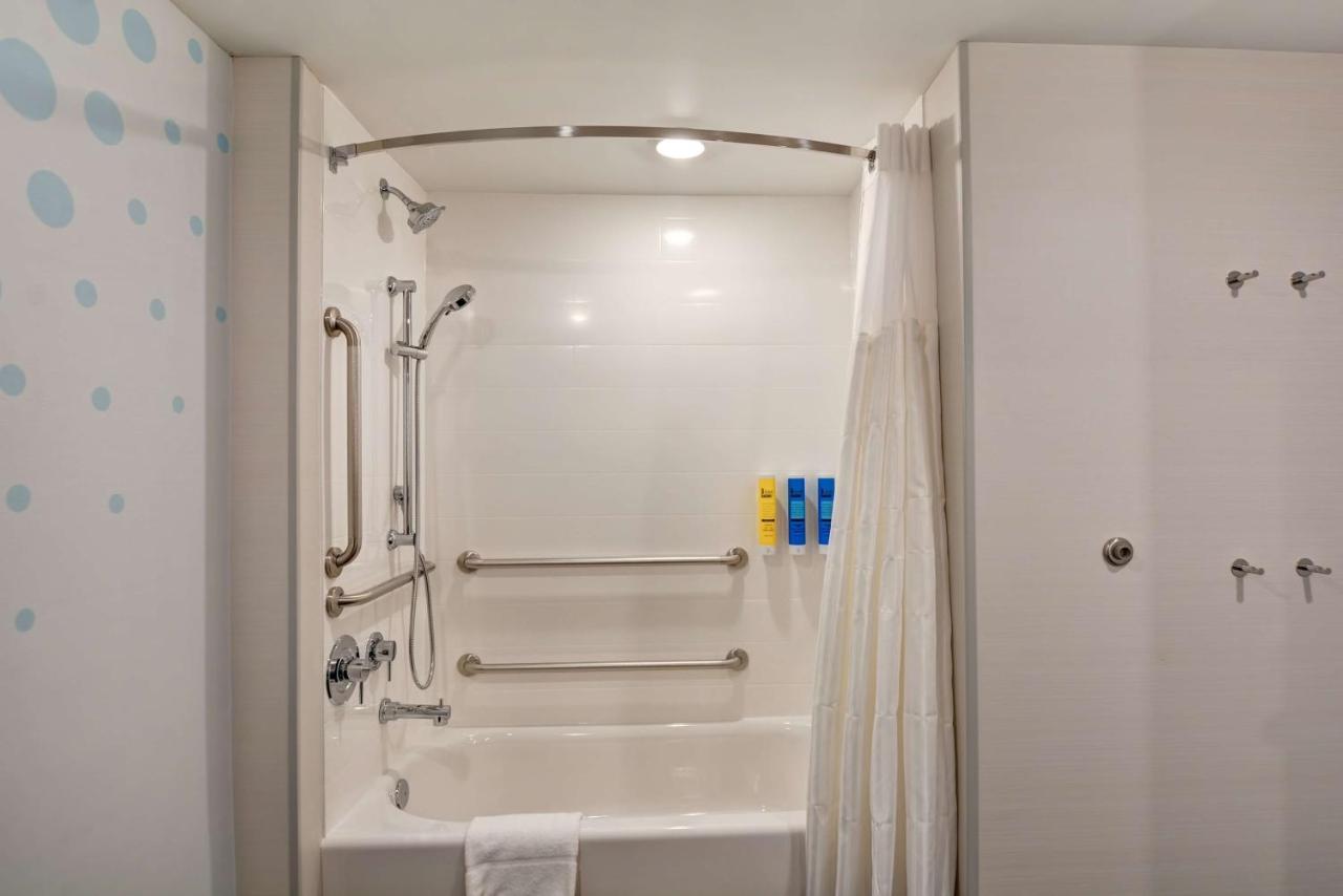 King Room - Mobility Accessible - Non-Smoking at Tru By Hilton Syracuse North Airport Area