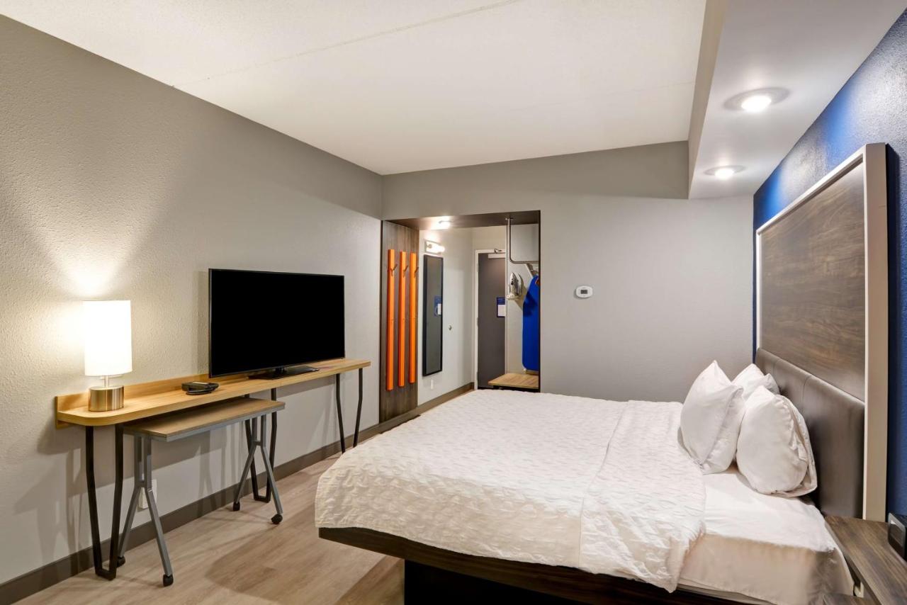 King Room at Tru By Hilton Syracuse North Airport Area