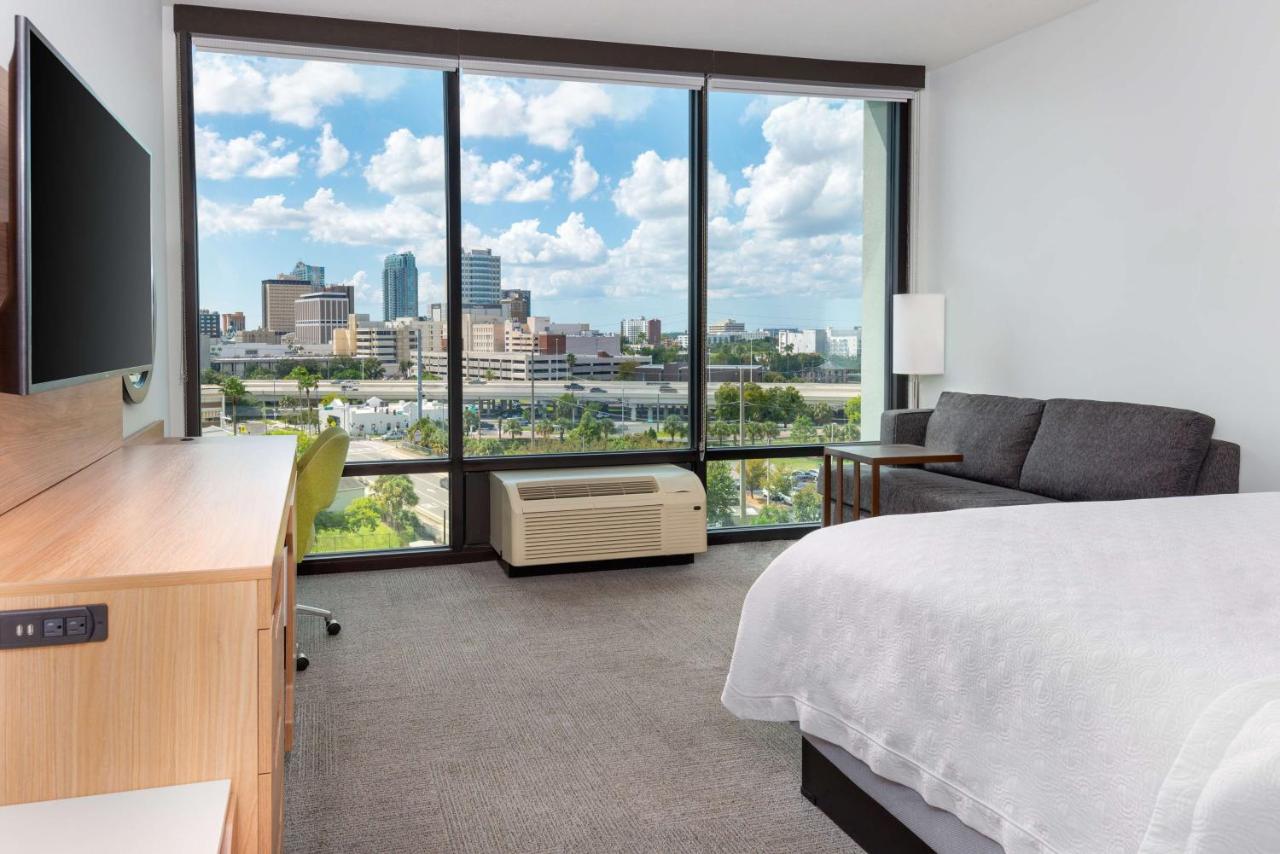 King Room with Sofa Bed and City View at Hampton Inn Tampa Downtown Channel District