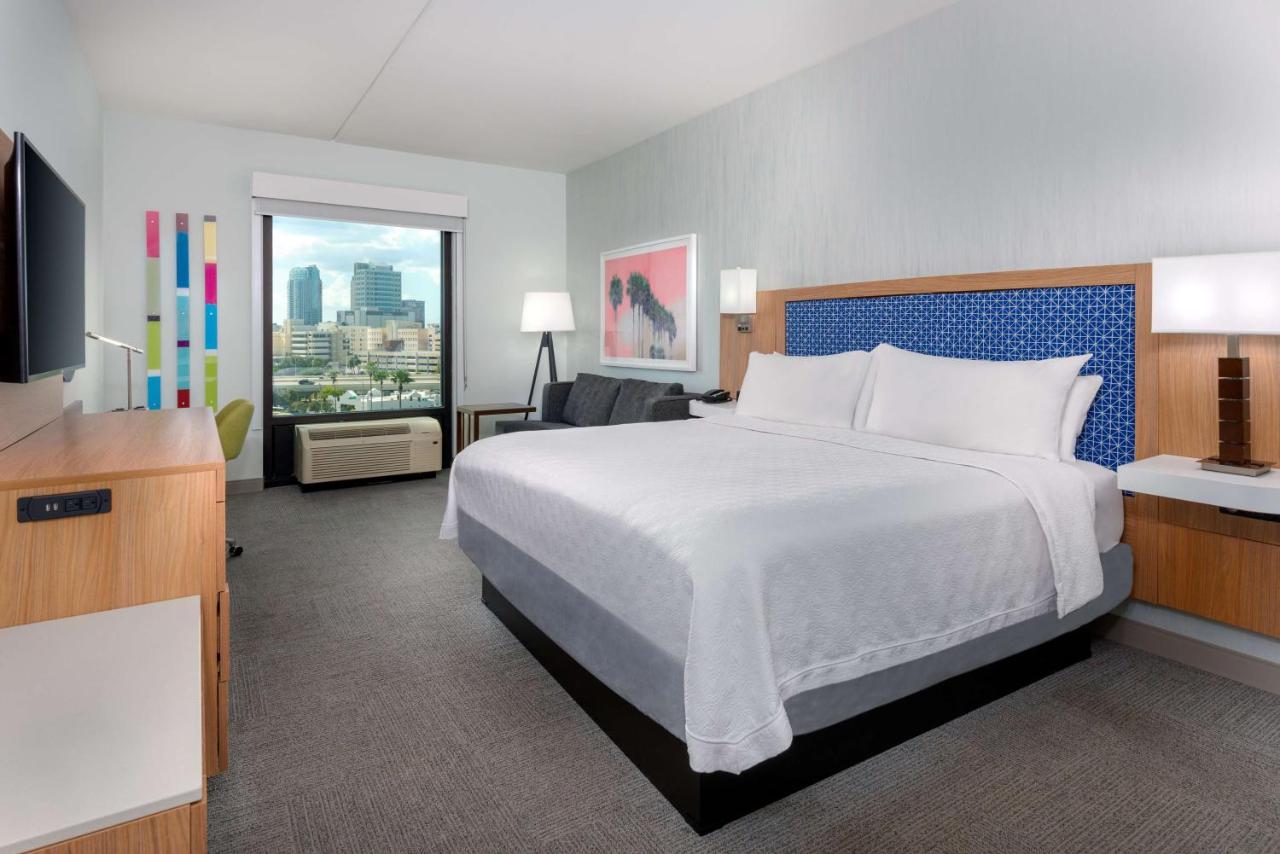 King Room at Hampton Inn Tampa Downtown Channel District