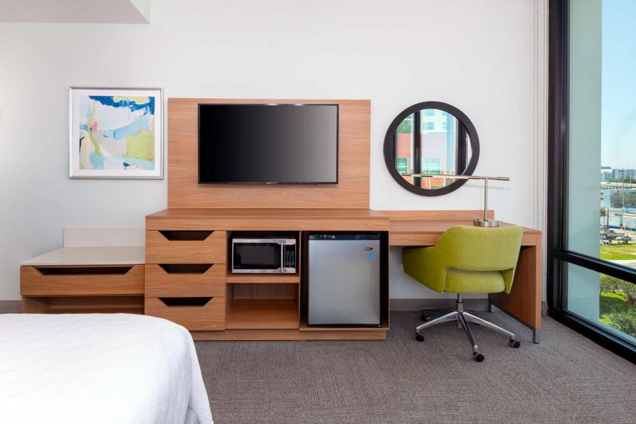 King Corner Room at Hampton Inn Tampa Downtown Channel District