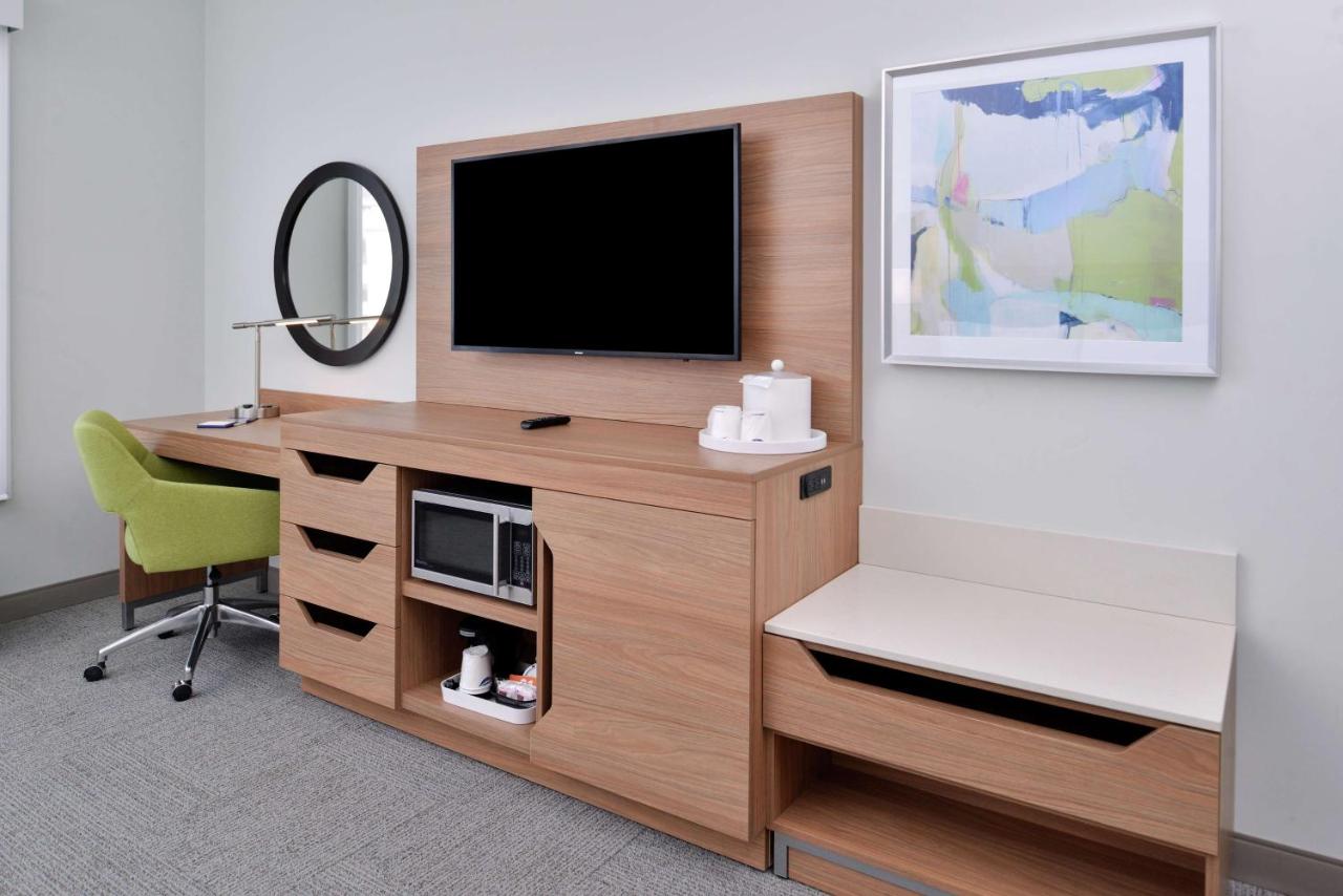 King Room Mobility/Hearing Accessible - Non-Smoking at Hampton Inn Tampa Downtown Channel District