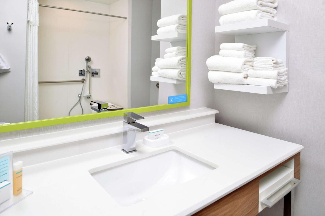King Room Mobility/Hearing Accessible - Non-Smoking at Hampton Inn Tampa Downtown Channel District