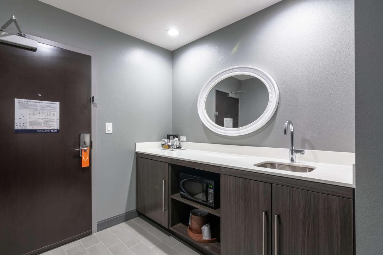 King Studio Suite - Hearing Accessible/Non-Smoking at Hampton Inn & Suites Dallas East