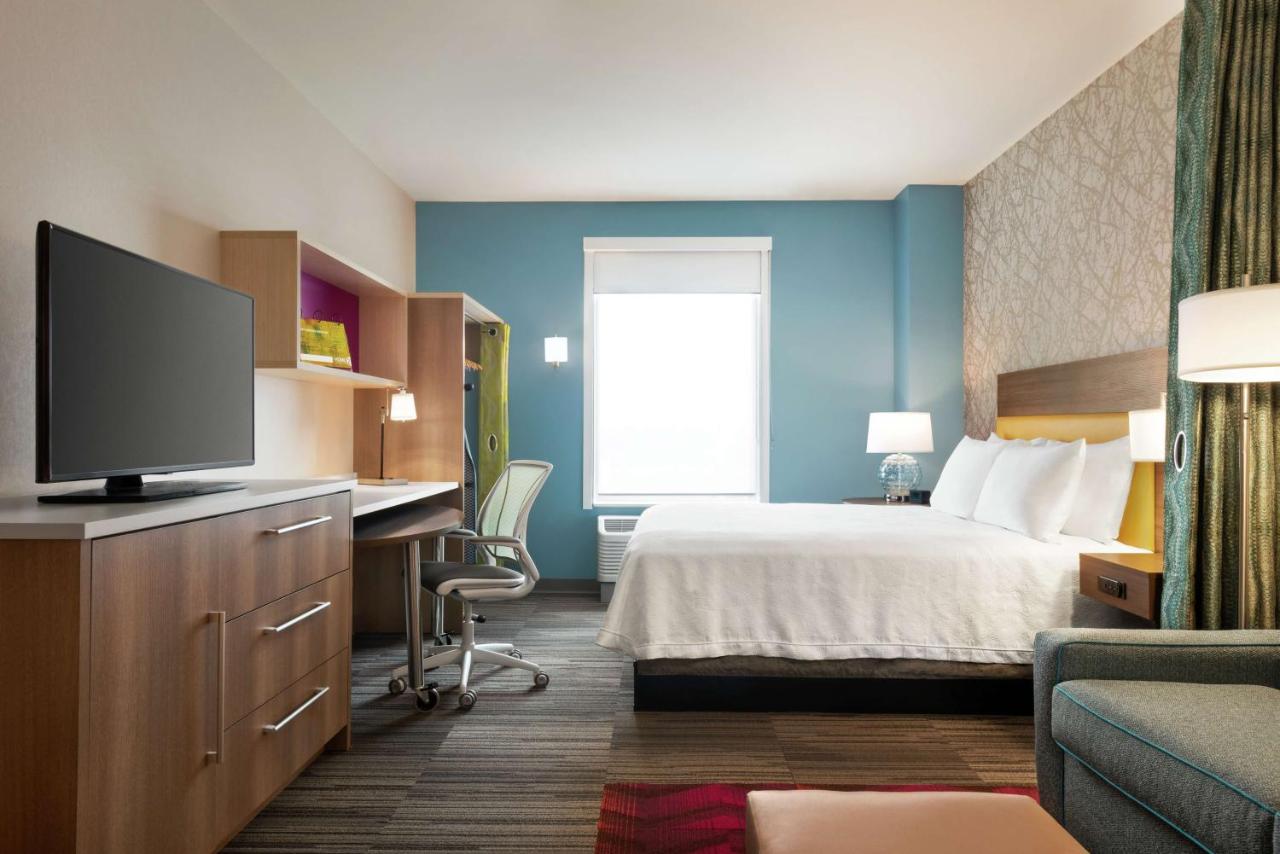 Queen Studio Suite - Hearing Accessible/Non-Smoking at Home2 Suites by Hilton Brooklyn Park Minneapolis