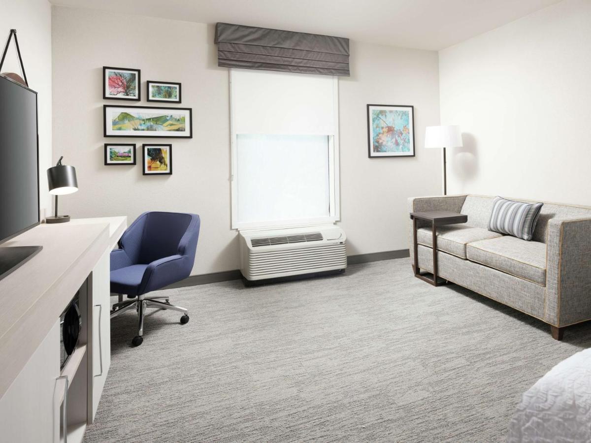King Room with Sofa Bed at Hampton Inn Chattanooga East Ridge