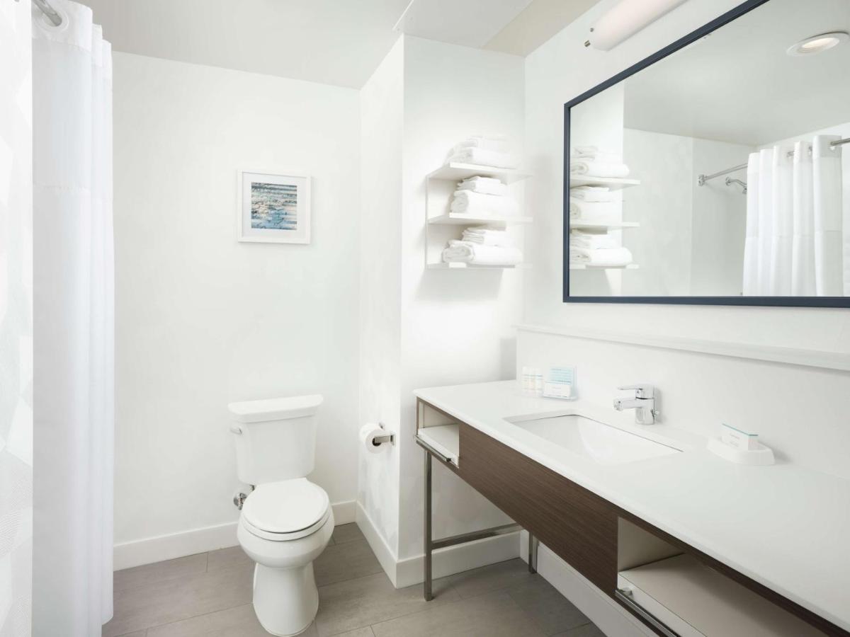 King Room - Hearing Accessible - Non-Smoking at Hampton Inn Chattanooga East Ridge
