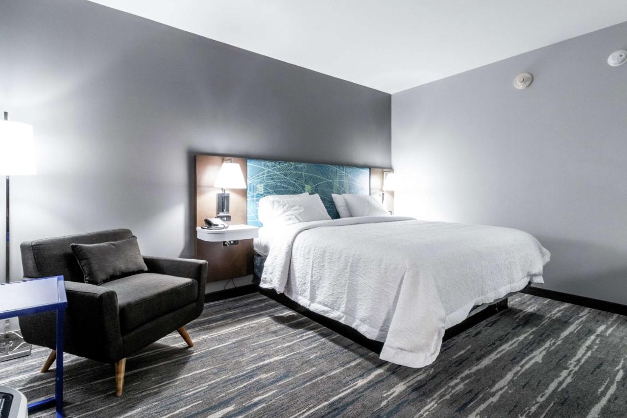 King Room - Hearing Accessible - Non-Smoking at Hampton Inn Locust Grove