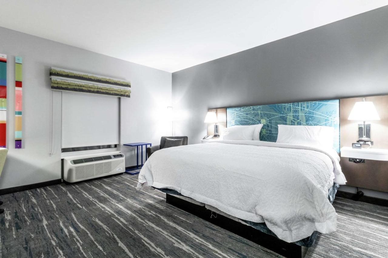 King Room - Hearing Accessible - Non-Smoking at Hampton Inn Locust Grove