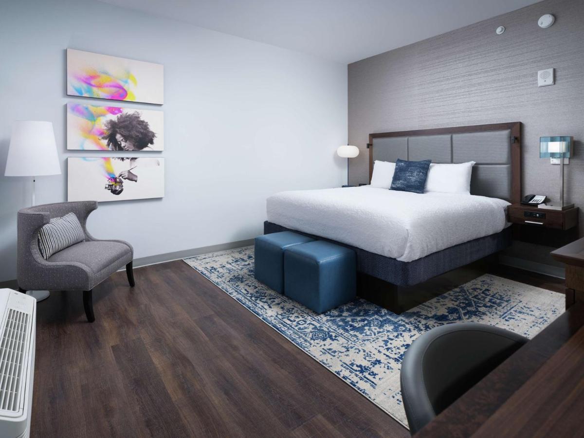 King Room at Hampton Inn & Suites Atlanta Decatur/Emory