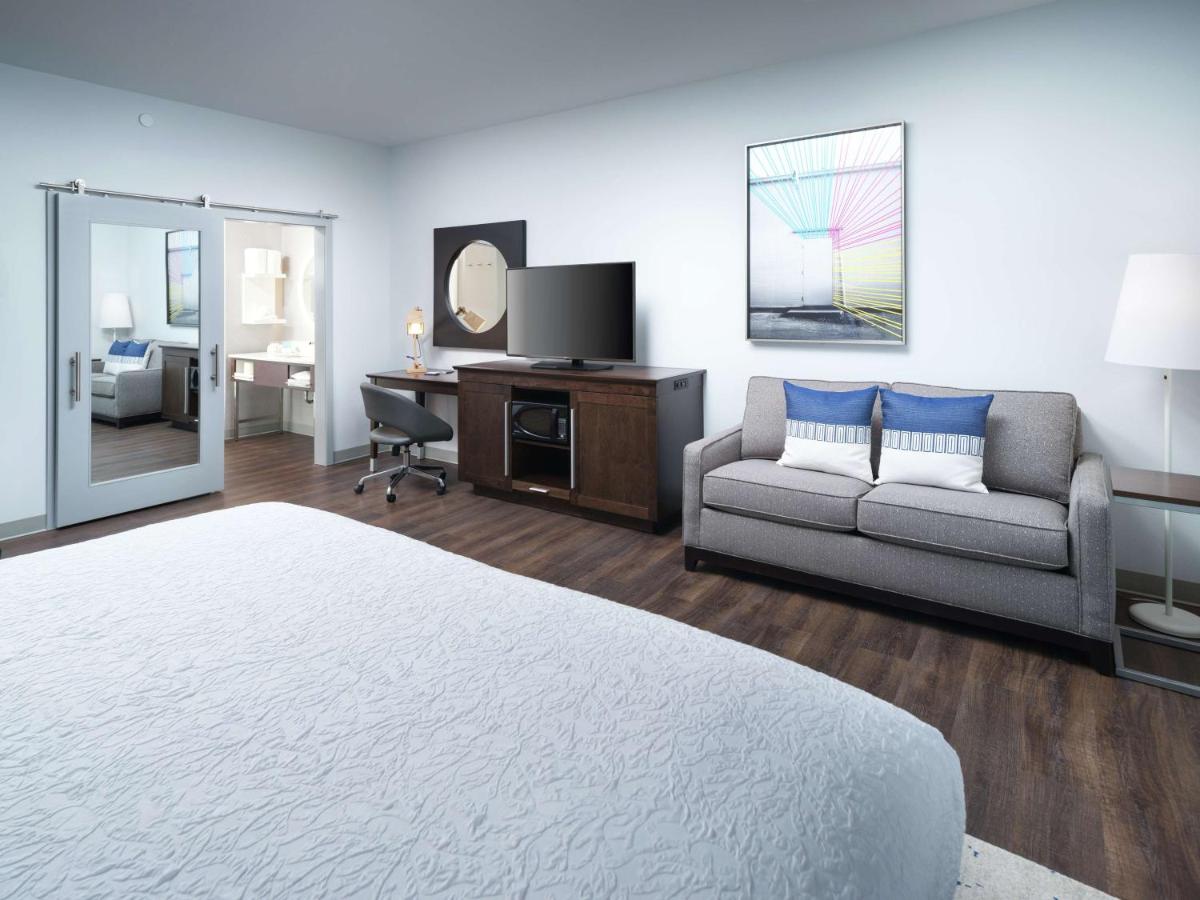 King Room with Sofa Bed at Hampton Inn & Suites Atlanta Decatur/Emory