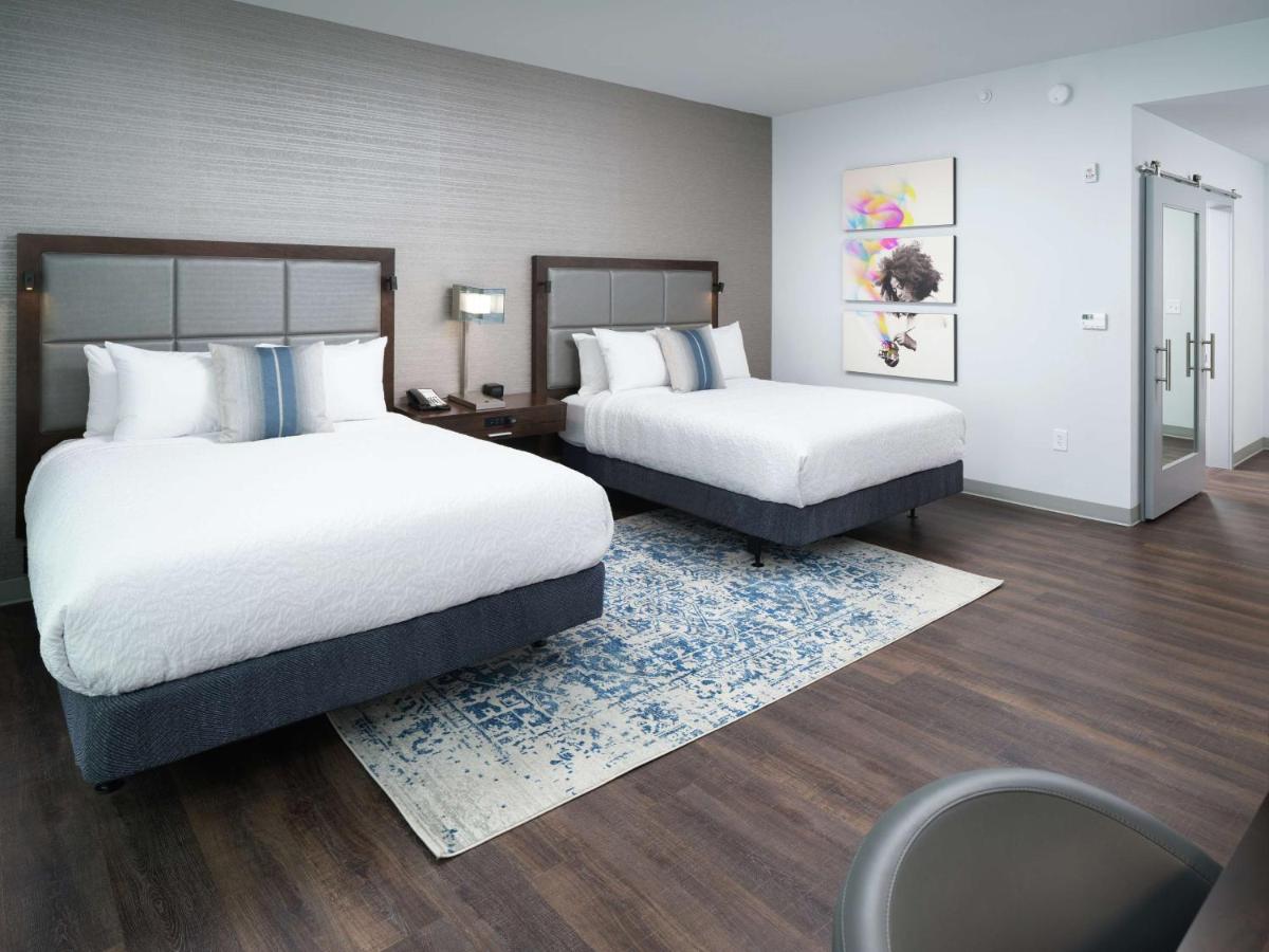 Queen Room with Bath Tub - Mobility Accessible - Non-Smoking at Hampton Inn & Suites Atlanta Decatur/Emory