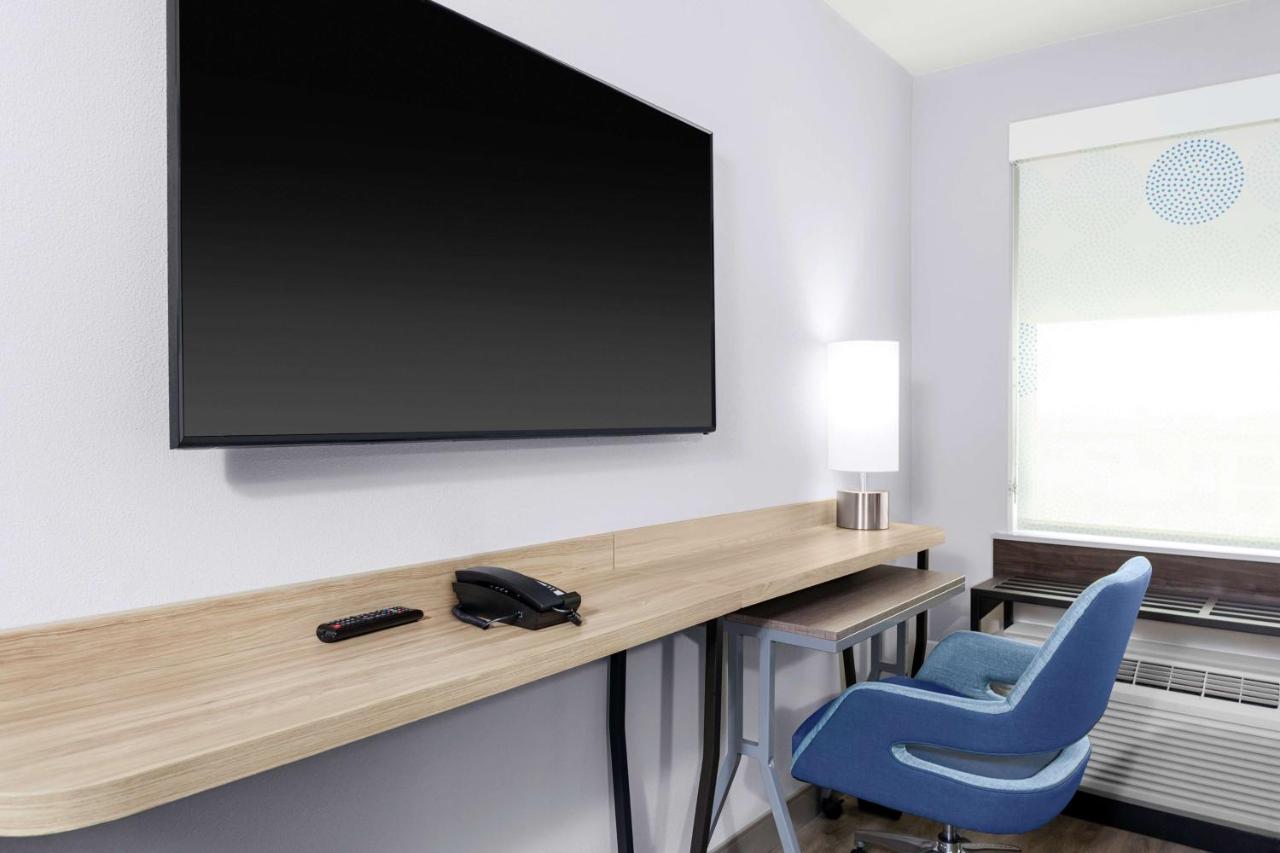King Room at Tru by Hilton Gilbert