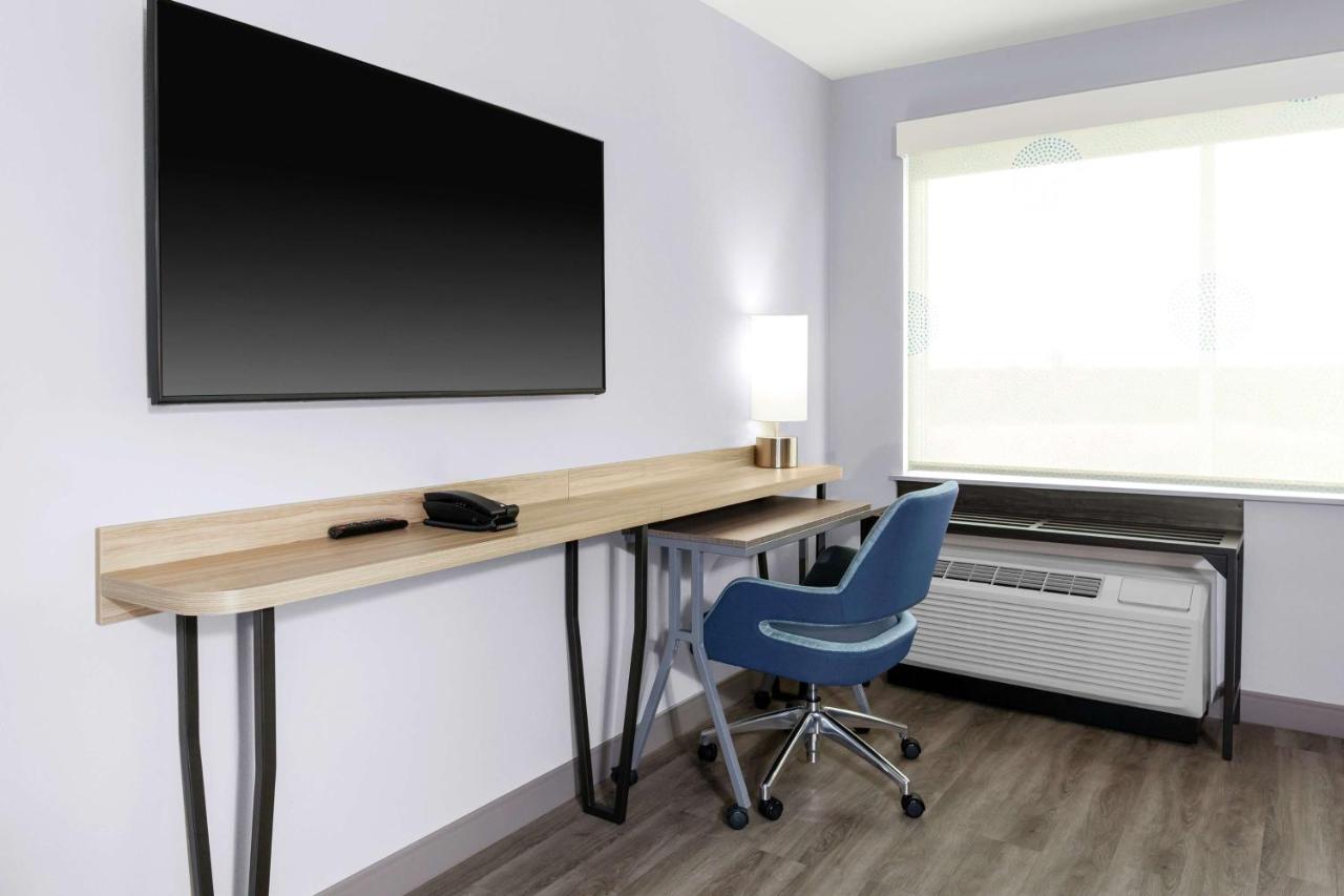King Room - Mobility Accessible - Non-Smoking at Tru by Hilton Gilbert