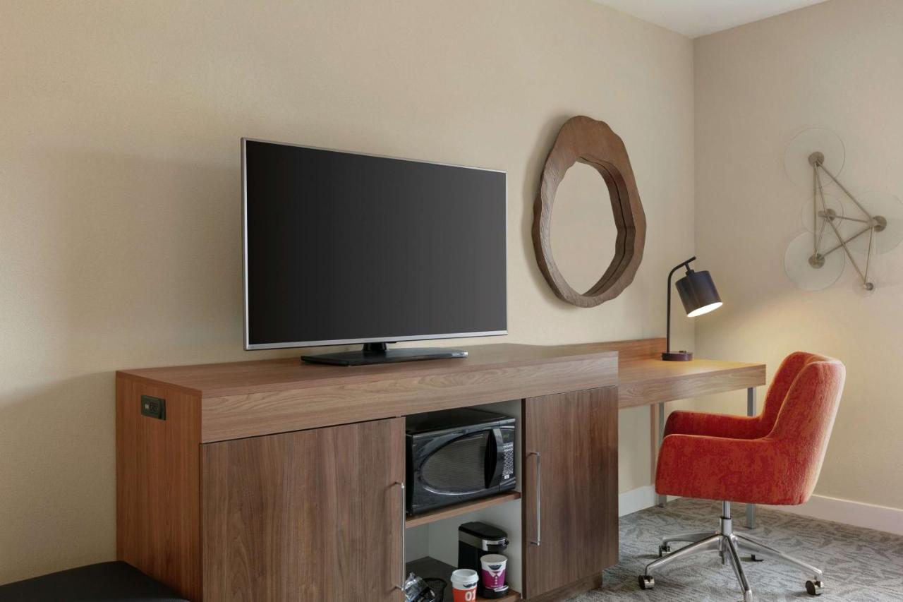 King Room at Hampton Inn & Suites Johns Creek
