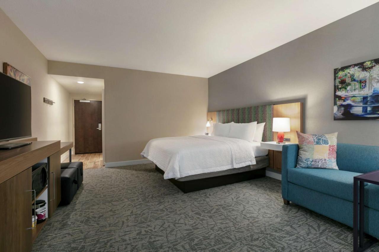 King Room with Sofa Bed at Hampton Inn & Suites Johns Creek