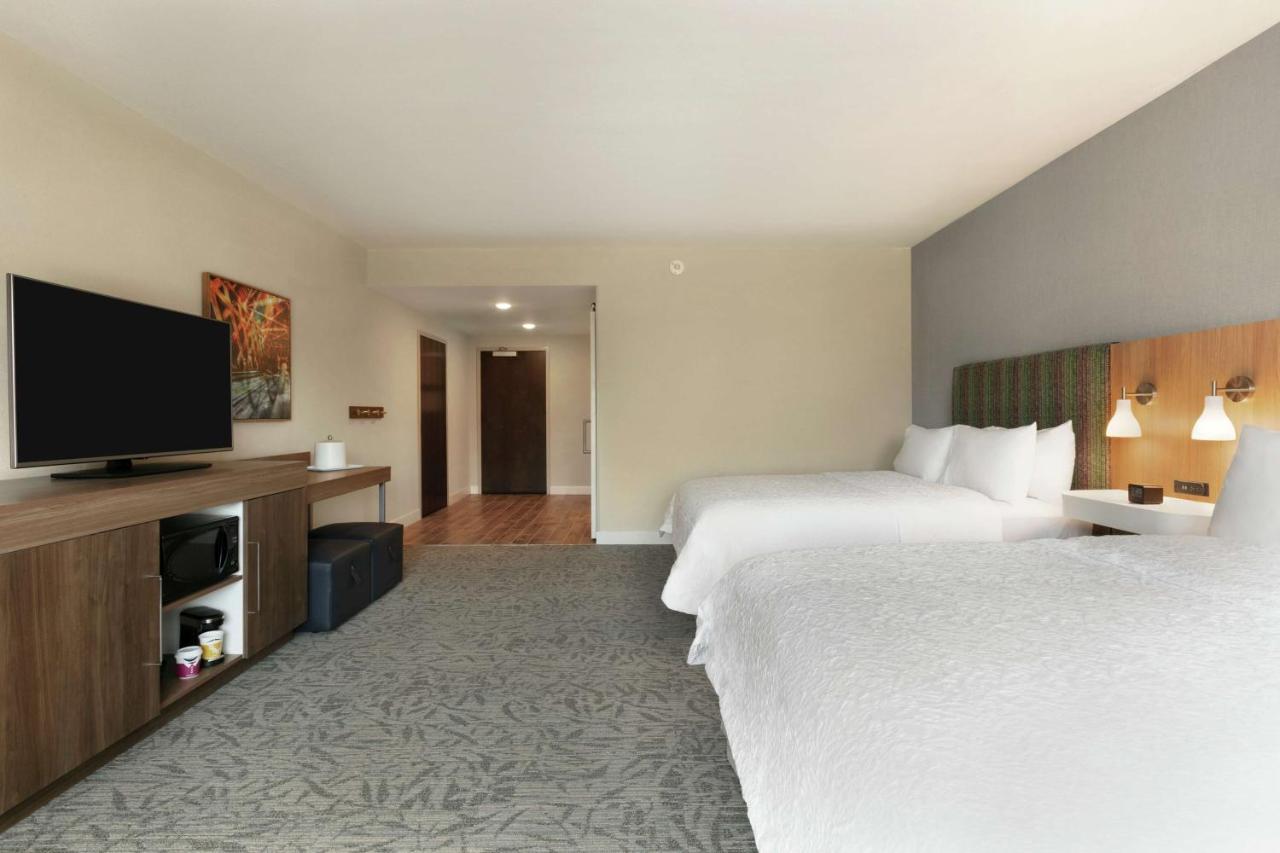 Queen Room with Bath Tub - Mobility Accessible/Non-Smoking at Hampton Inn & Suites Johns Creek