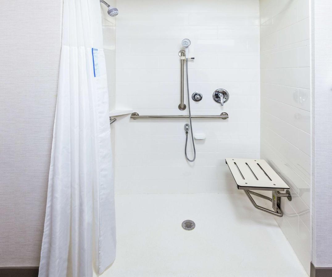 | Hampton Inn Gardner