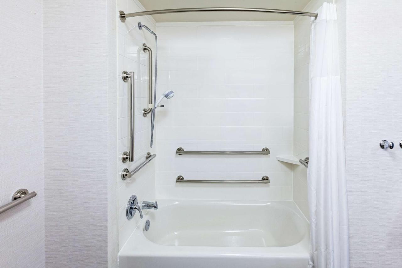 | Hampton Inn Gardner