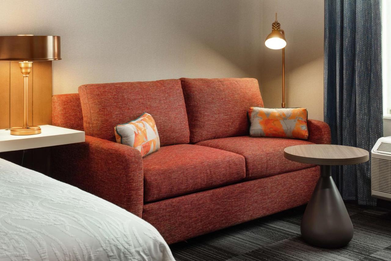 King Room with Sofa Bed at Hilton Garden Inn Sacramento Airport Natomas