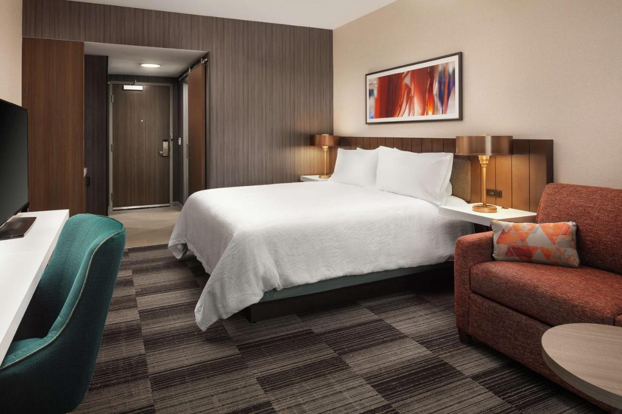King Room with Sofa Bed at Hilton Garden Inn Sacramento Airport Natomas