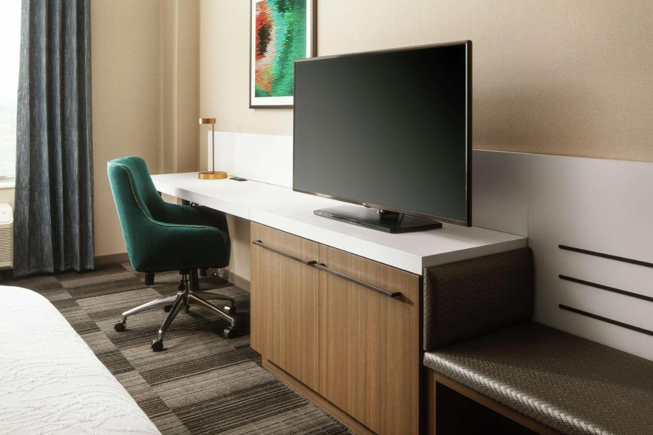 King Room at Hilton Garden Inn Sacramento Airport Natomas