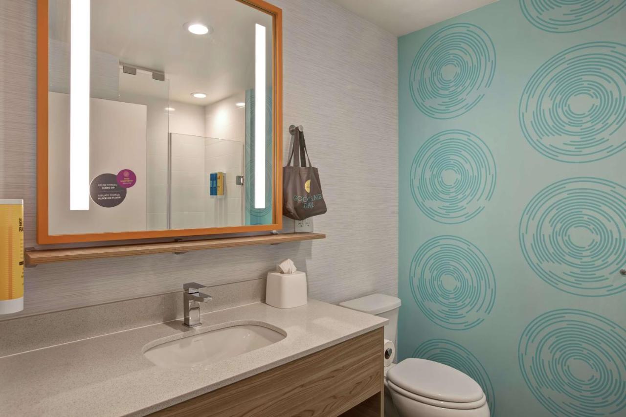 King Room at Tru by Hilton Oxford