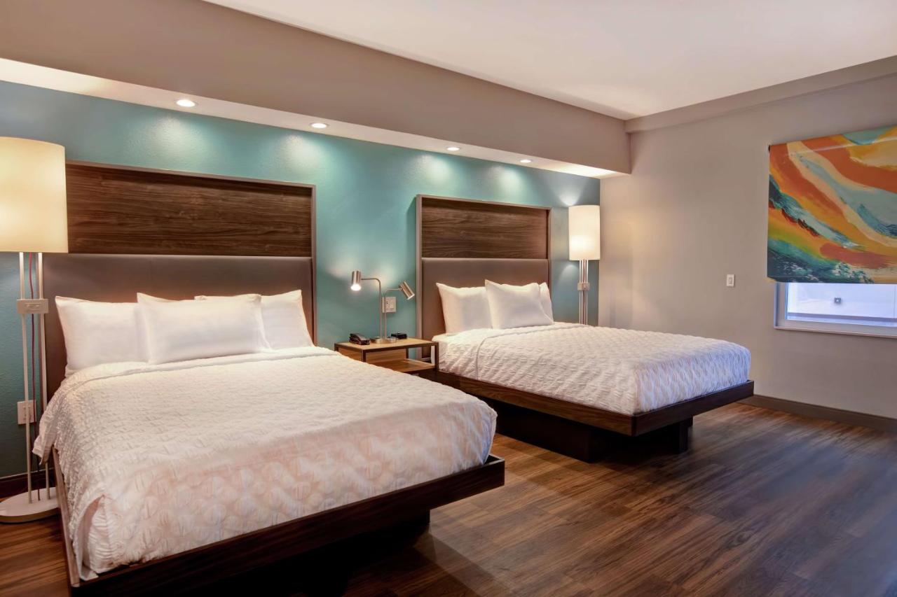 King Room - Hearing Accessible with Bathtub at Tru by Hilton Oxford