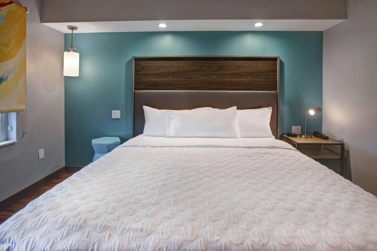 King Room at Tru by Hilton Oxford