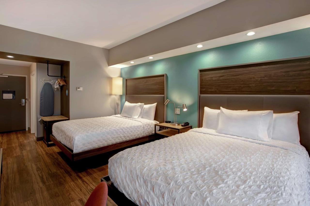 Queen Room with Two Queen Beds at Tru by Hilton Oxford