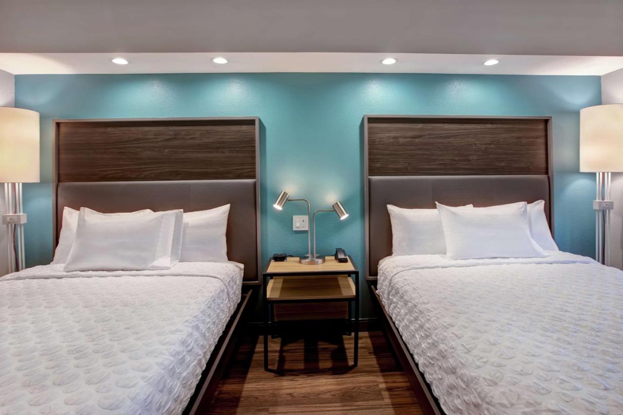 Queen Room with Two Queen Beds at Tru by Hilton Oxford