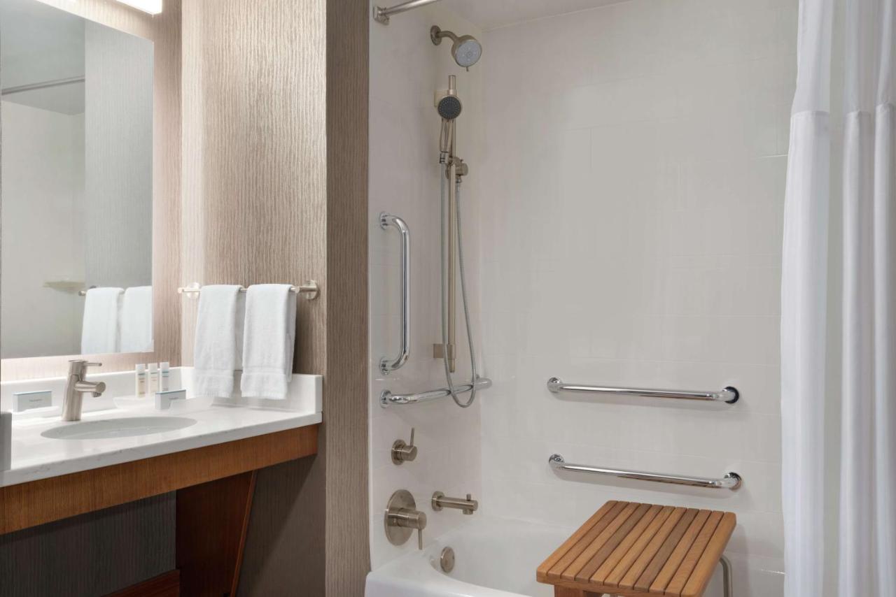 King Studio with Tub - Mobility/Hearing Accessible - Non-Smoking at Homewood Suites by Hilton Chicago Downtown South Loop