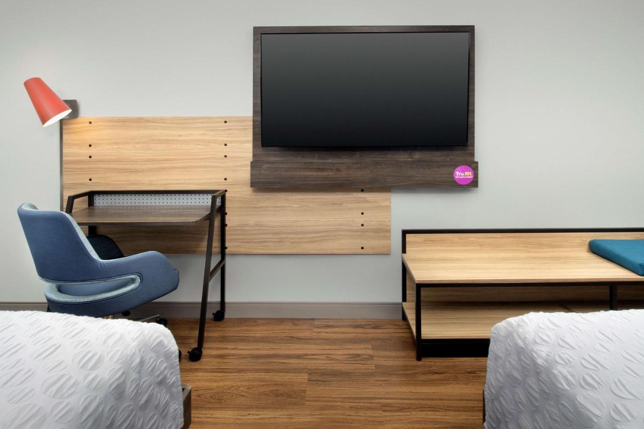 Queen Room with Two Queen Beds - Hearing Accessible at Tru by Hilton Orangeburg