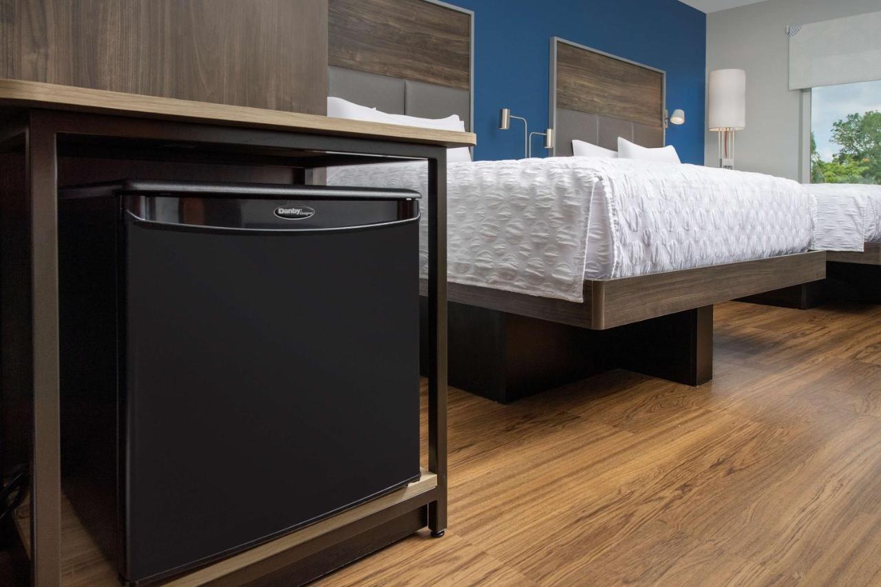 Queen Room with Two Queen Beds - Hearing Accessible at Tru by Hilton Orangeburg
