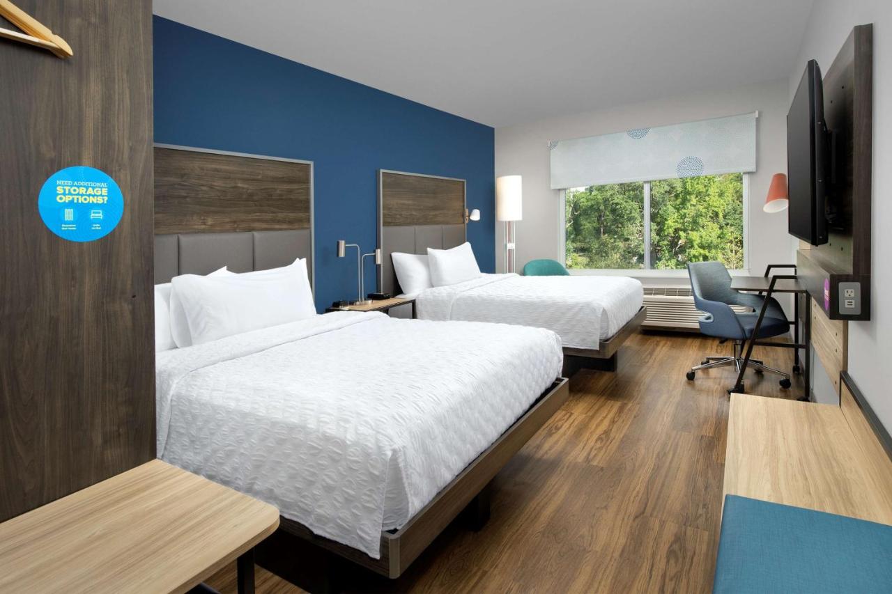 Queen Room with Two Queen Beds - Hearing Accessible at Tru by Hilton Orangeburg