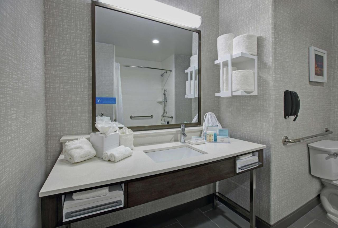 Queen Room with Two Queen Beds - Hearing Accessible/Non-Smoking at Hampton Inn Weslaco