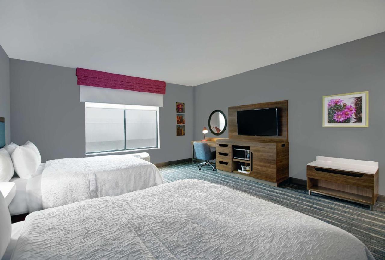 Queen Room with Two Queen Beds - Hearing Accessible/Non-Smoking at Hampton Inn Weslaco