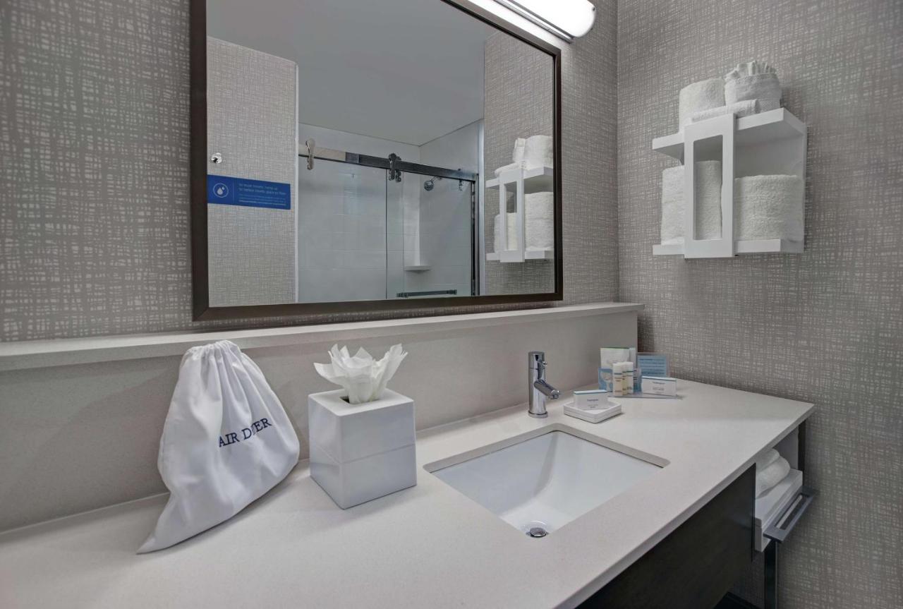 King Room with Sofa Bed - Hearing Accessible/Non-Smoking at Hampton Inn Weslaco