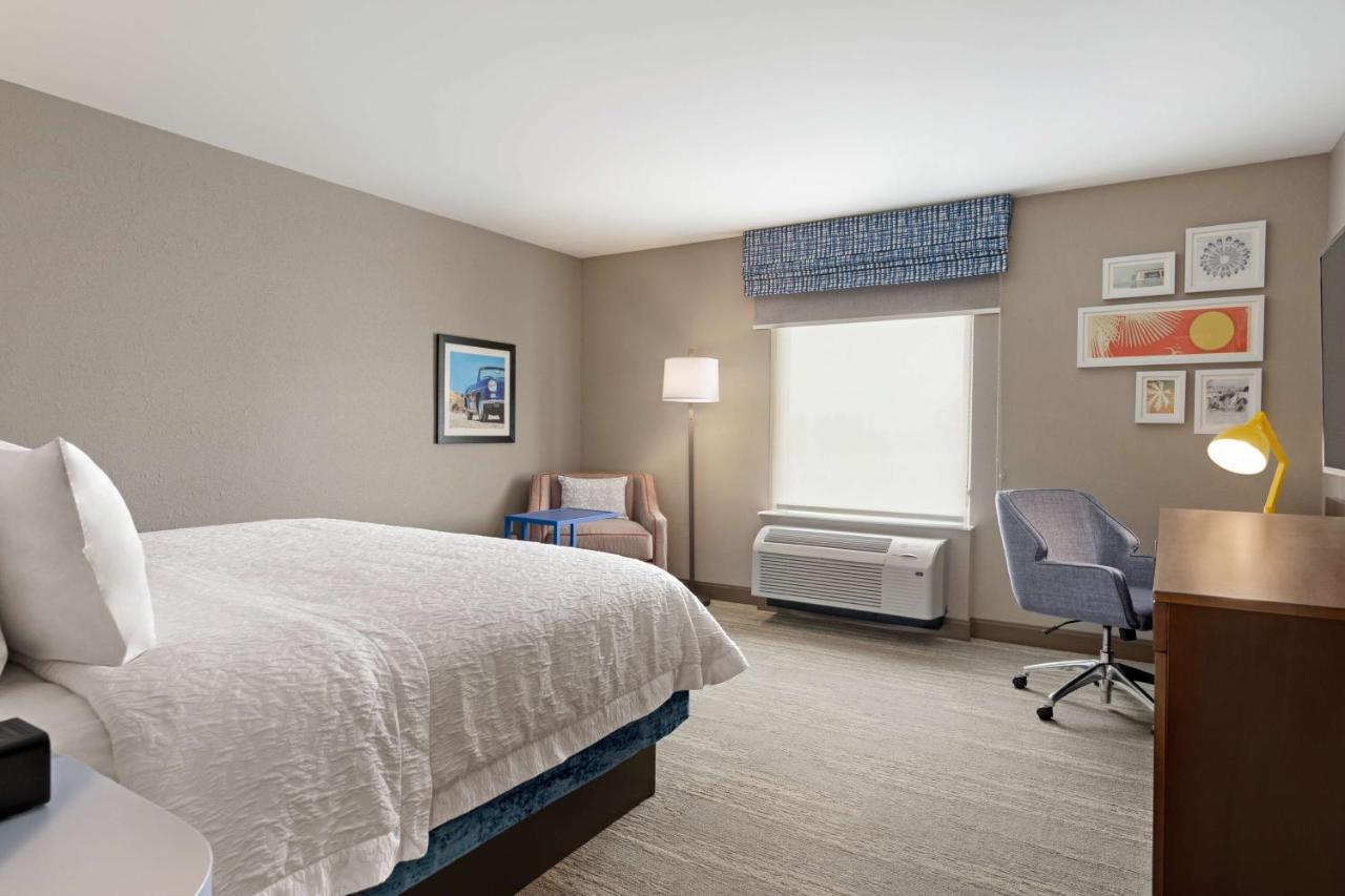 King Room at Hampton Inn & Suites Ocean City West