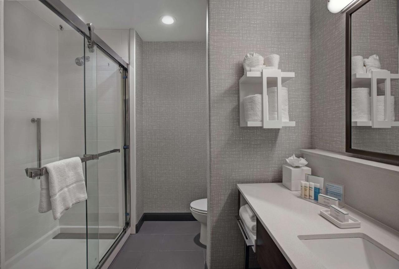 King Room with Sofa Bed - Non-Smoking at Hampton Inn Weslaco