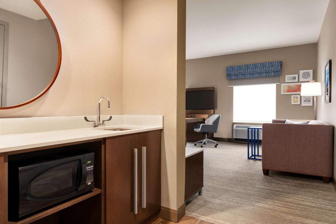 Queen Room with Bath Tub - Mobility Accessible - Non-Smoking at Hampton Inn & Suites Ocean City West