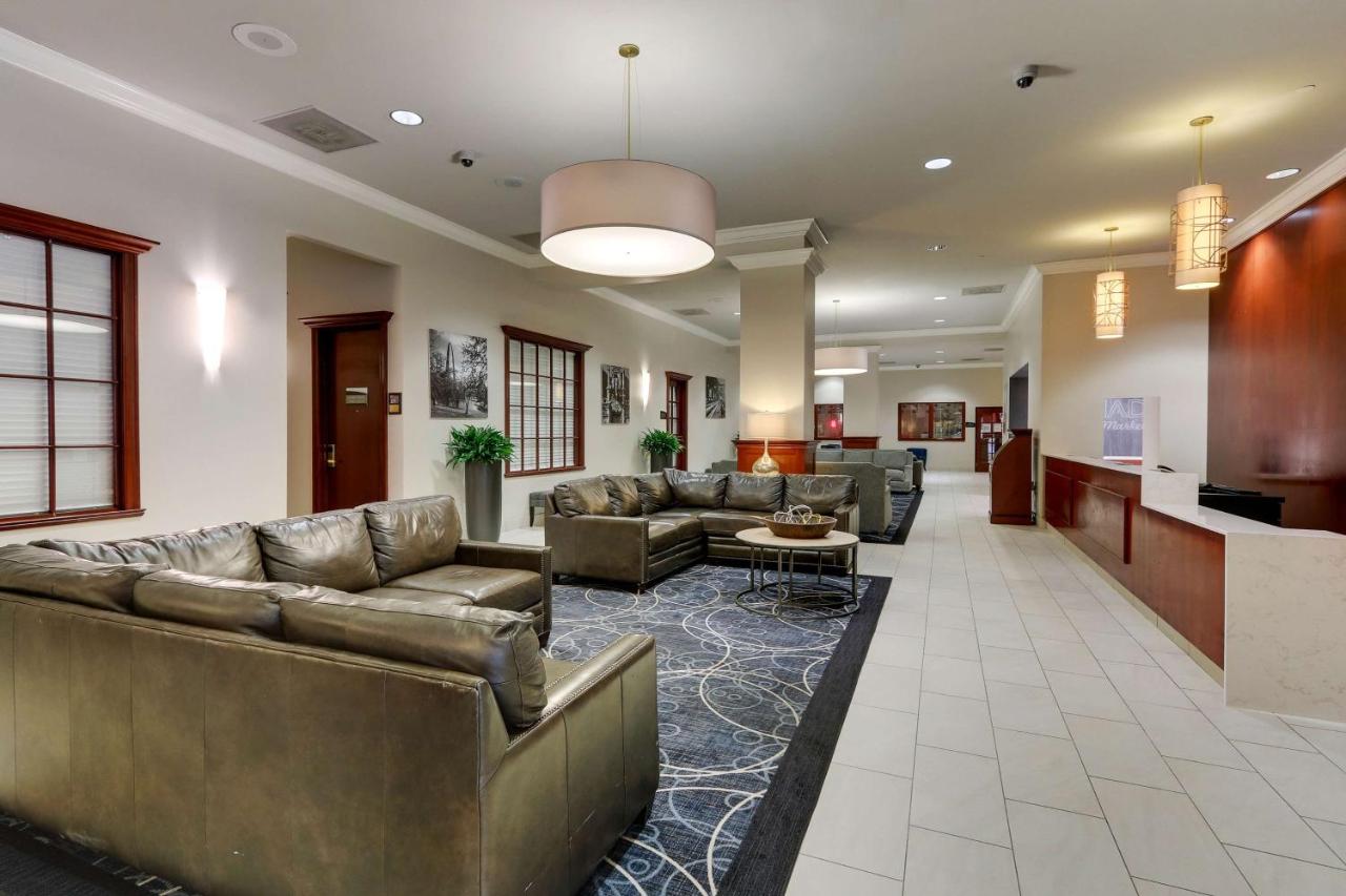 | DoubleTree by Hilton St. Louis Forest Park